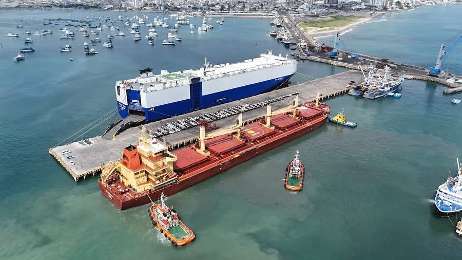 MS ELSABETH C, un granelero que se ha convertido en el buque de mayor calado (13,07 metros) en arribar al Puerto de Manta.