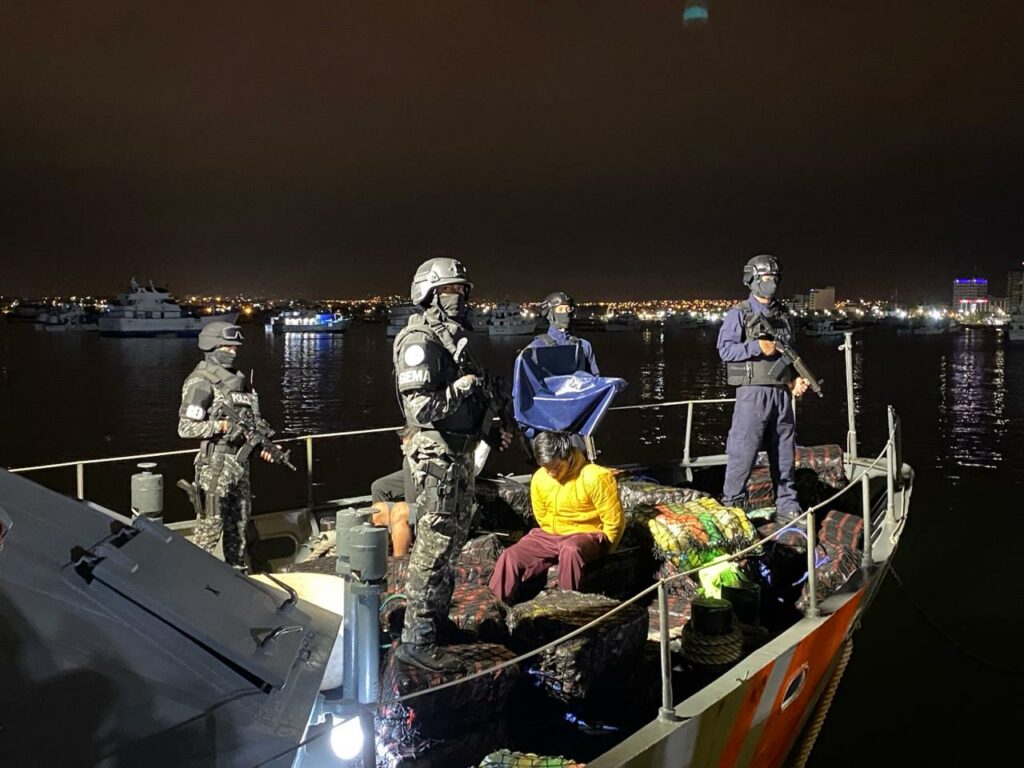 Los 2100 paquetes de droga iban en una narcolancha que transportaba 45 bultos