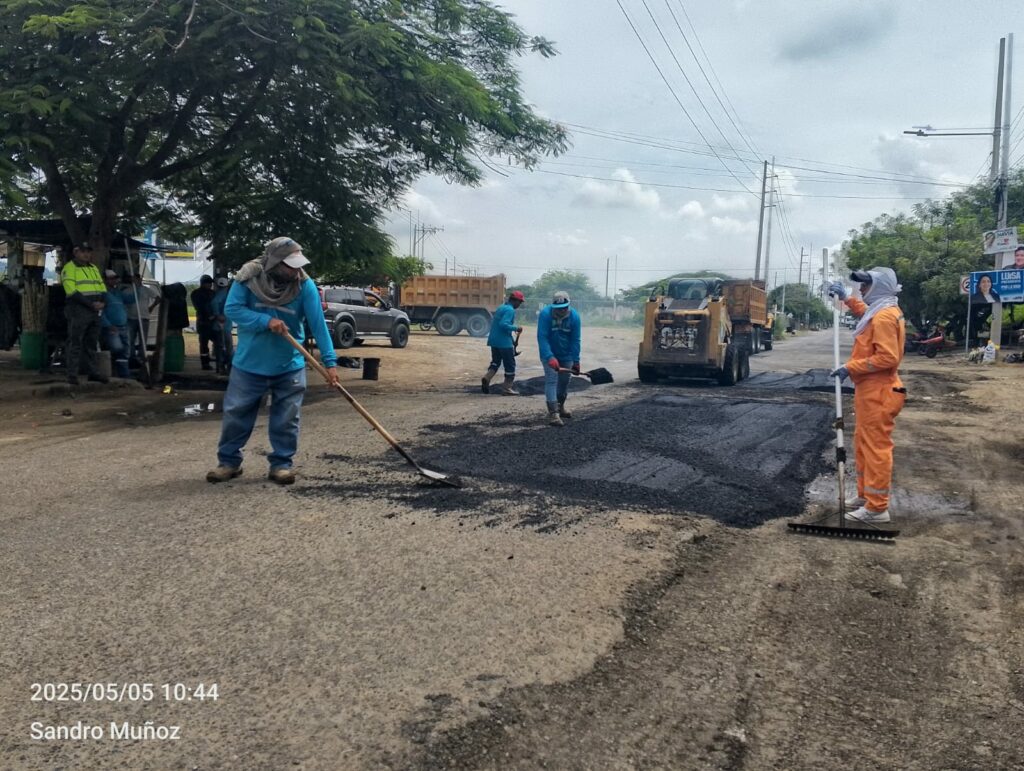!Ya era hora!¨ Calle Forestal en Portoviejo recibe trabajos de bacheo