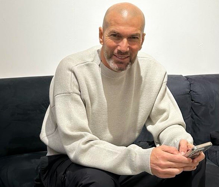 Zinedine Zidane apunta al banquillo de Francia tras la salida de Deschamps