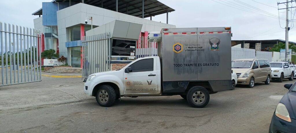 El cuerpo del hombre lo ingresaron en el Centro Forense como persona no identificada.