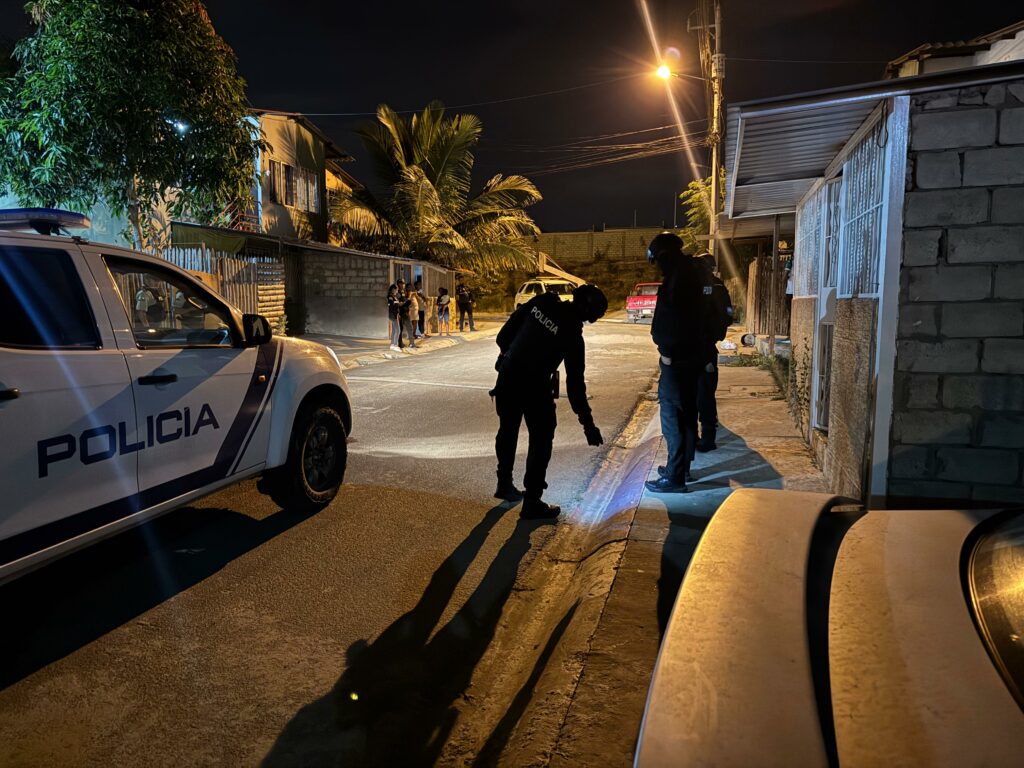 Tres personas heridas en un ataque a balas en la urbanización Sí Vivienda.