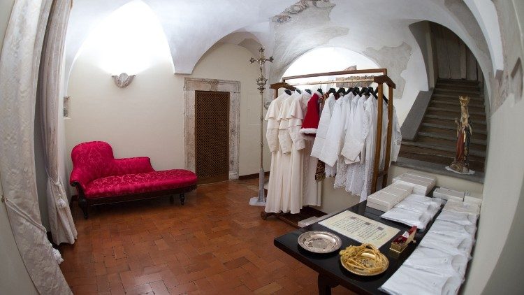 El lugar más reservado del Cónclave: así es el Cuarto de las Lágrimas en el Vaticano