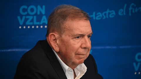 Edmundo González recibe atención médica por episodio de hipotensión