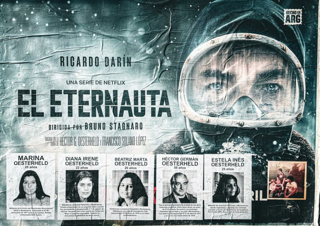 La serie, producida por Netflix y ambientada en la Argentina actual, combina elementos clásicos de la ciencia ficción con un fuerte mensaje social y político.