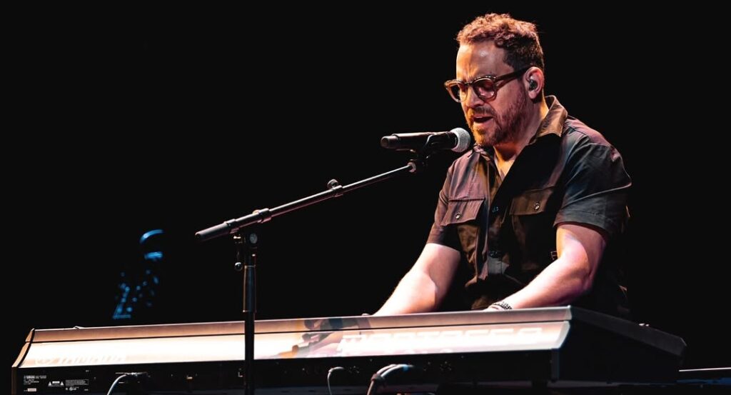 Juan Fernando Velasco estrena "Julio Eterno" y un videoclip que revive a Julio Jaramillo
