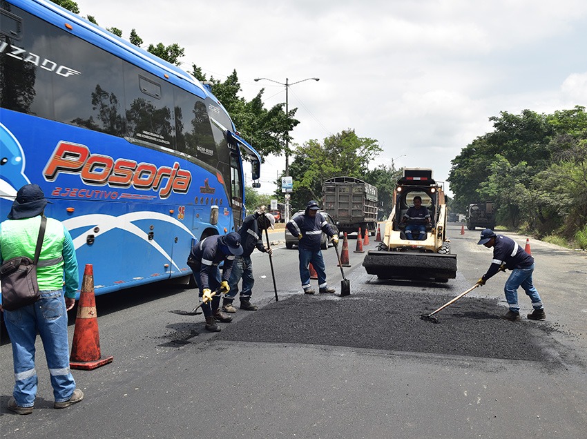 El mantenimiento del km 18 Vía a la Costa se ejecuta bajo contratos de administración directa; estaría lista en agosto de 2025.