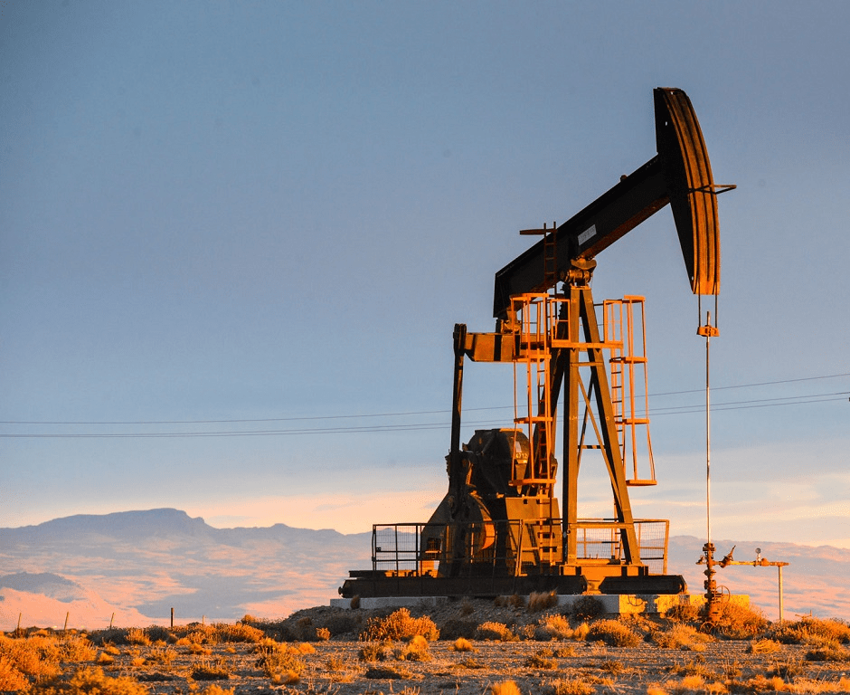 Alarma en los mercados: el petróleo cae a su precio más bajo desde 2022