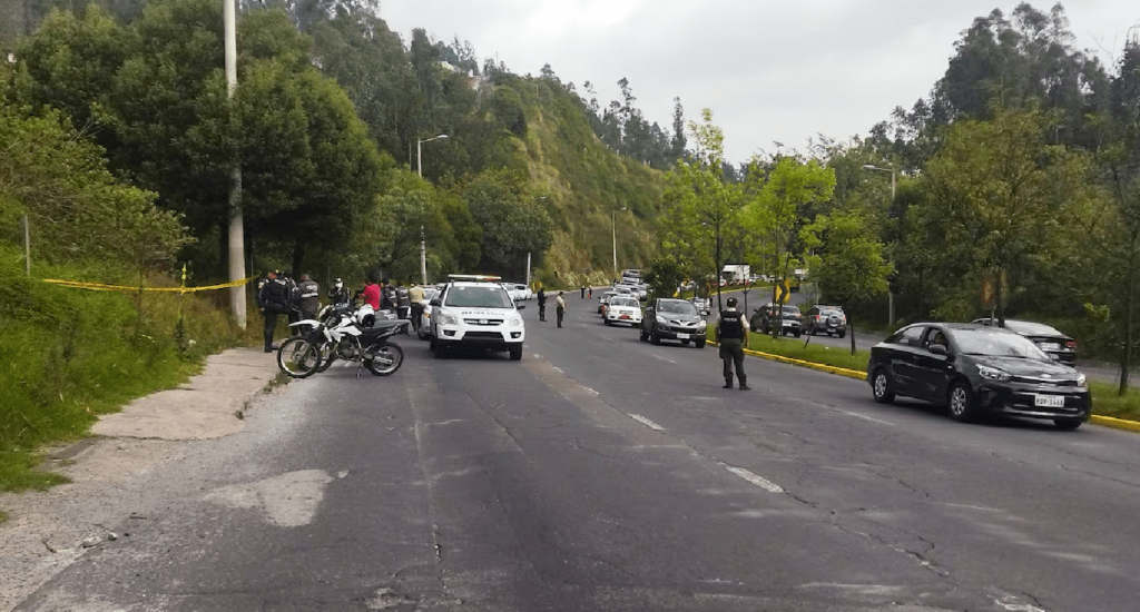 Crimen en avenida Simón Bolívar: cuerpos con heridas de bala y un decapitado