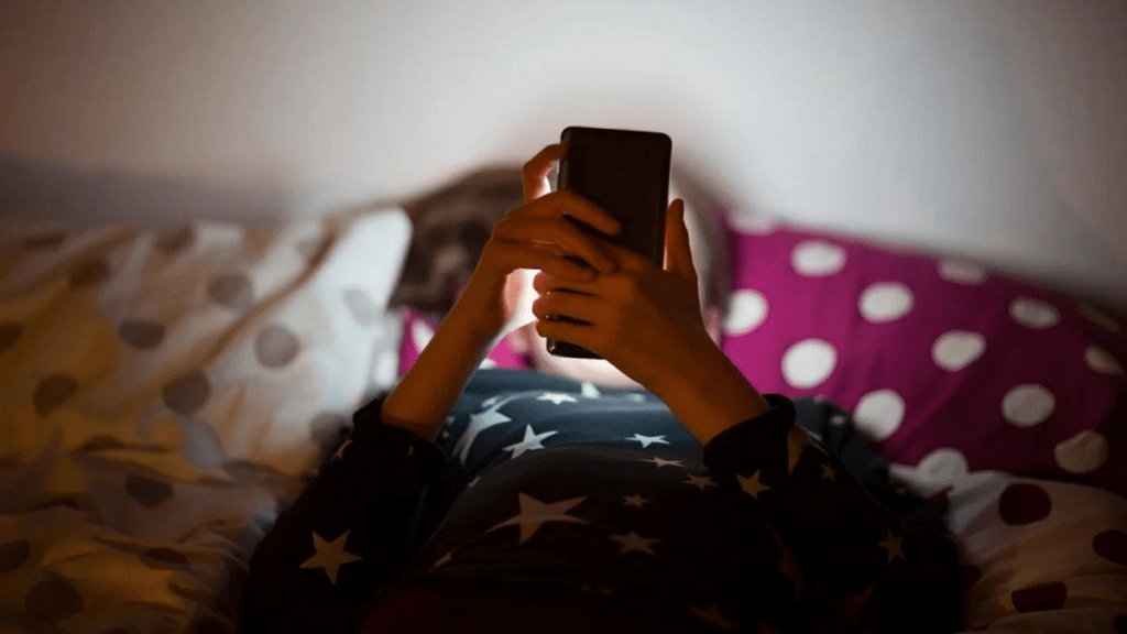 Nueva Zelanda propone prohibir redes sociales a menores de 16 años