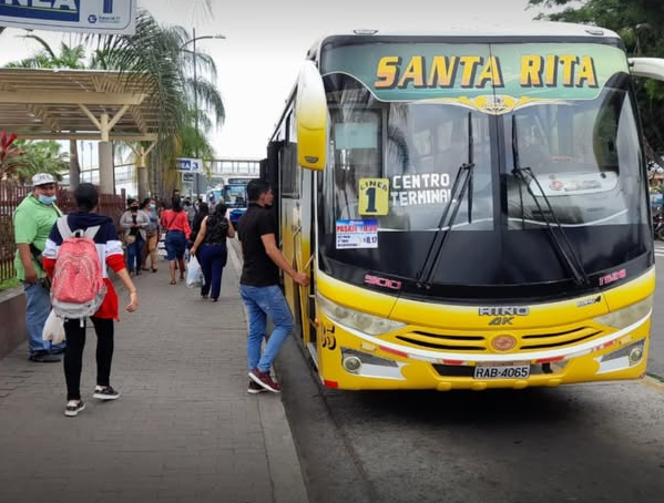 Babahoyo: atentado contra bus urbano obliga a suspender rutas de la Cooperativa Santa Rita