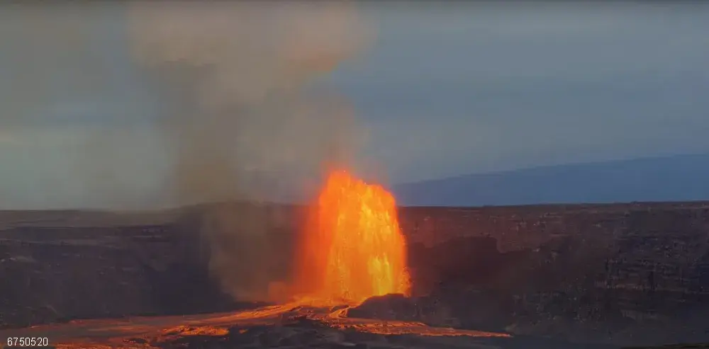 Kilauea registra nueva actividad eruptiva en el cráter Halemaumau