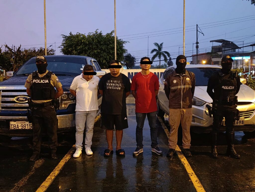 ¡Rescate en carretera! Policía libera a víctima de secuestro y detiene a tres sospechosos