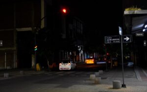 Portoviejo: cinco zonas con deficiente iluminación afectan a transeúntes y conductores