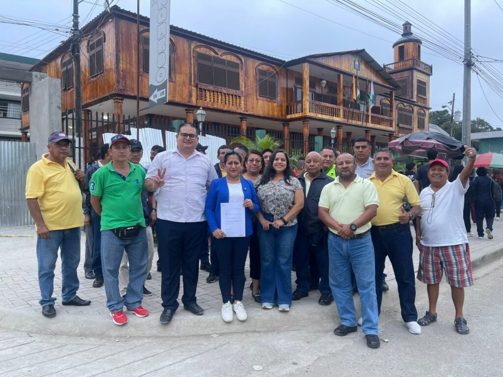 Jipijapa: 82 trabajadores de la Unesum reclaman $800.000 en beneficios laborales