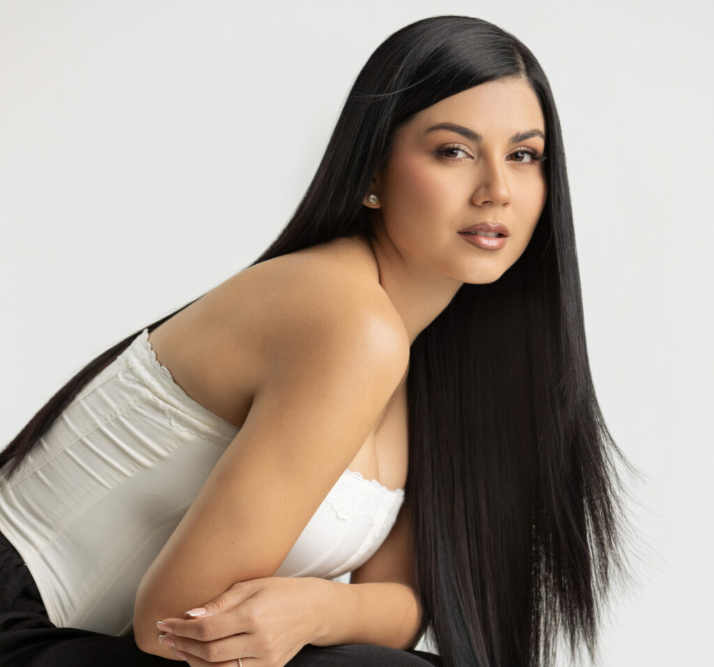 Gissela Flores: Maquillaje, política y un sueño capilar hecho realidad