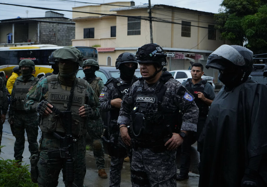 En varios sectores del cantón Durán la Policia Nacional en conjunto con el Grupo de Operaciones Militares de Ambito Interno (GOMAI-DURAN) realizaron el operativo "Tormenta 19". Fotos: César Muñoz/API