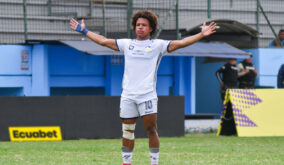 Erik Mendoza, autor de uno de los goles de Delfín.