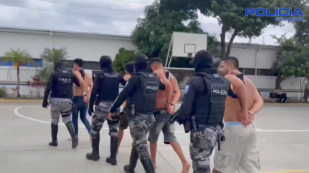 Los cuatro detenidos con droga fueron llevados al UVC a espera de la audiencia.