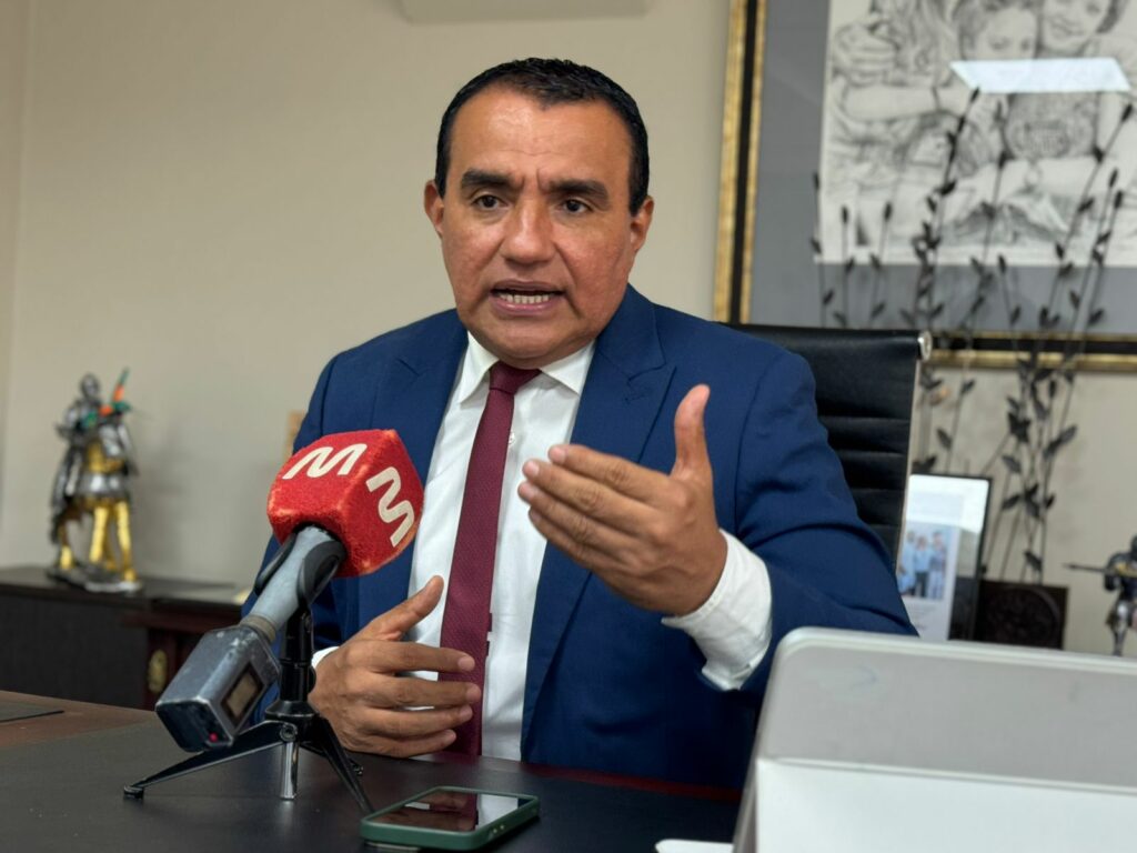 Alcalde Javier Pincay gestionó en Francia financiamiento para planta de tratamiento de aguas residuales valorada en $107 millones