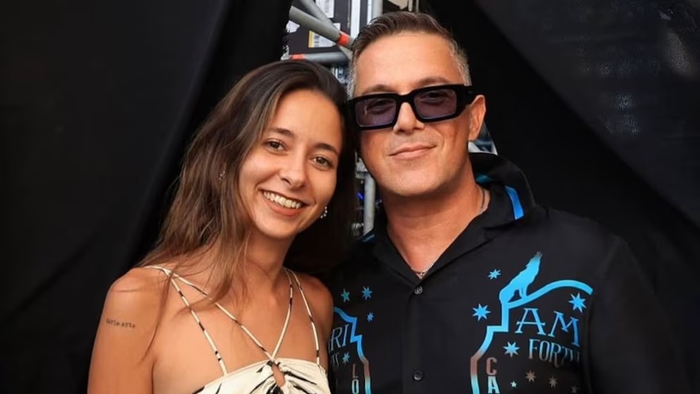 Alejandro Sanz admite haber tenido una relación con una fan de 18 años, cuando él tenía 49