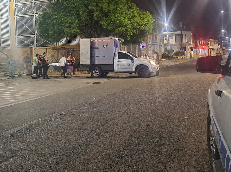 Andrés Intriago Vera, de 28 años, fue asesinado a balazos frente al colegio Olga Vallejo, ubicado en pleno centro de Portoviejo.