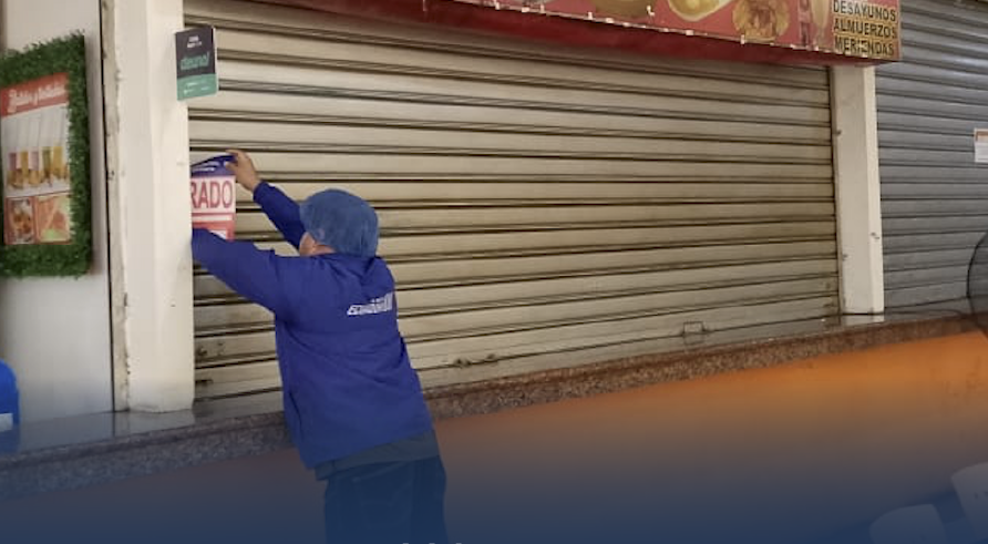 Arcsa clausura tres restaurantes de un centro comercial de Quevedo por insalubridad