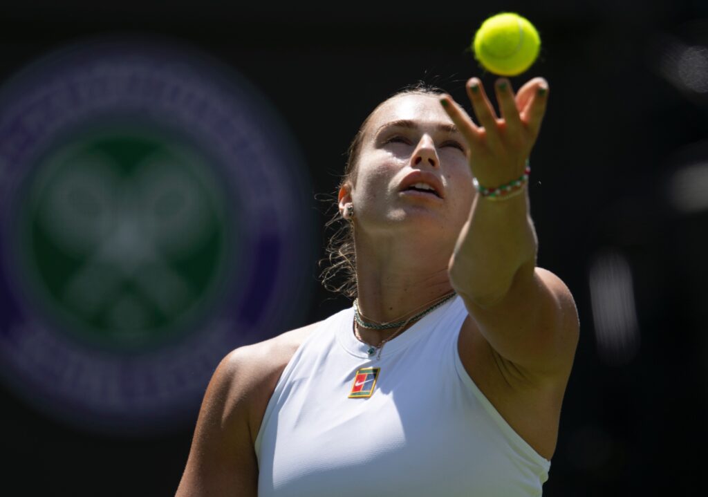Aryna Sabalenka avanza a segunda ronda de Wimbledon con victoria número 43 del año
