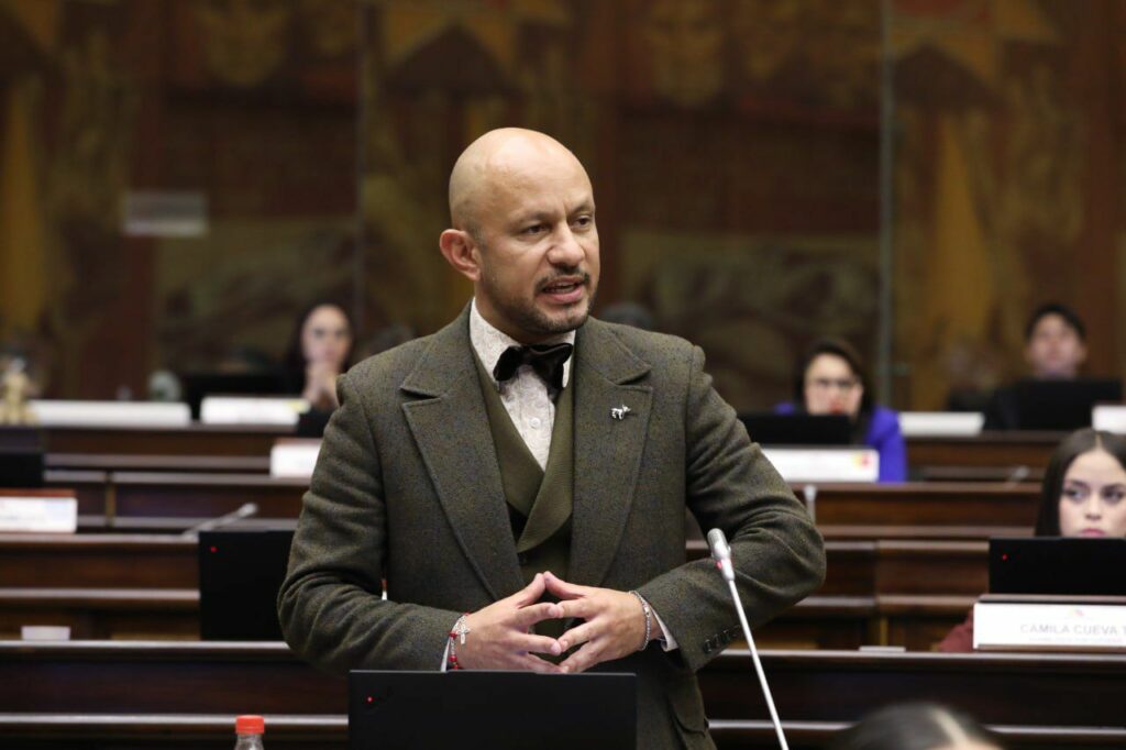 Asambleísta Andrés Castillo presenta propuesta para endurecer penas a menores involucrados en el crimen organizado