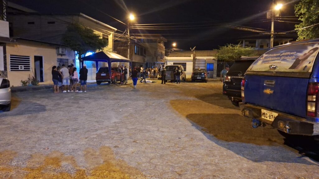 Ataque sicario deja dos muertos y dos heridos en un parque de Portoviejo