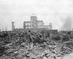 La mañana del 6 de agosto de 1945 , un B-29 estadounidense lanzó una bomba nuclear sobre Hiroshima.