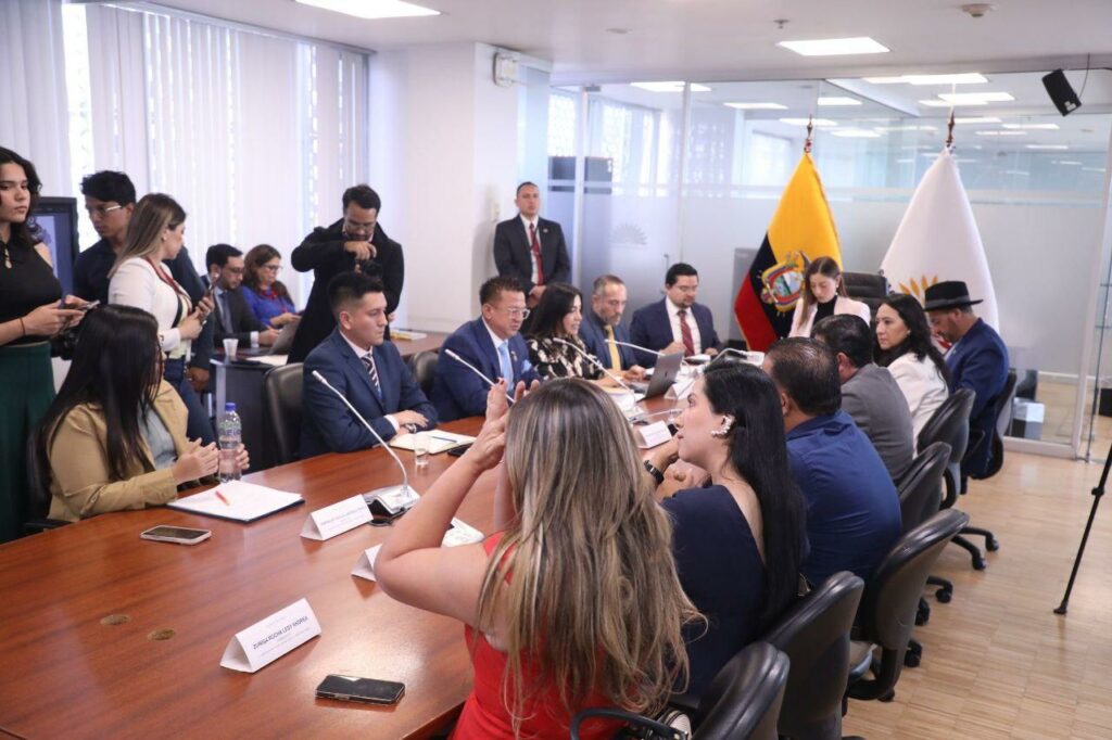 Cancillería aclara: arancel 4x4 no aplica a envíos de migrantes ecuatorianos