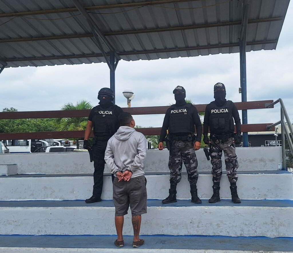 Capturan en Portoviejo a sujeto con antecedentes por asesinato y otros delitos