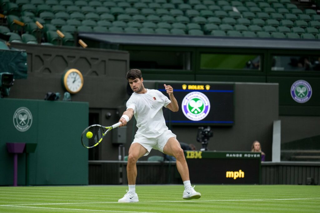 Carlos Alcaraz y Novak Djokovic practican juntos en el All England Club