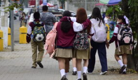 Clases virtuales en Manabí cinco escuelas por invierno, una por inseguridad