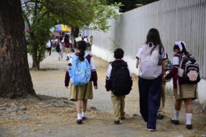 Clases virtuales en Manabí cinco escuelas por invierno, una por inseguridad