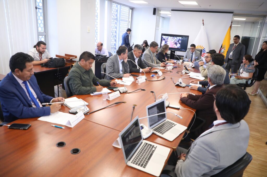 Comisión de Garantías Constitucionales fiscalizará contratos de termoeléctricas