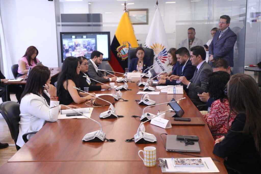 Comisión de régimen económico pide ampliar Informe sobre regalías para Santo Domingo
