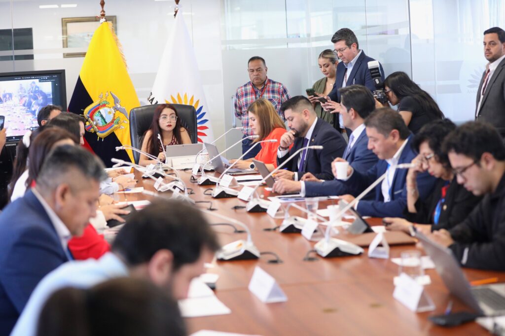 Contraloría anuncia exámenes a GAD por regalías de venta de energía eléctrica