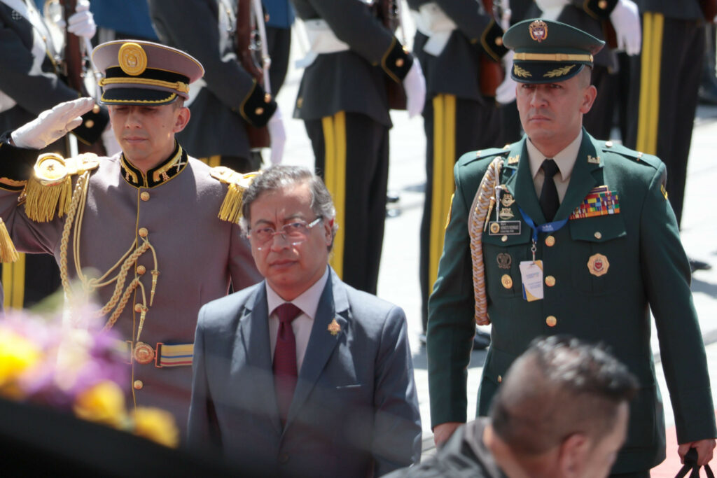 Controversia en Colombia Andrés Pastrana cuestiona visita 'secreta' de Gustavo Petro a Manta en mayo
