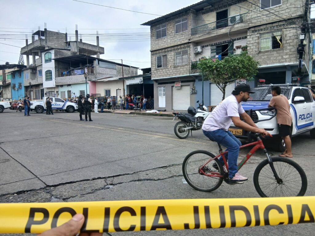 Crimen frente a escuela en Quevedo asesinan a un hombre, con siete disparos