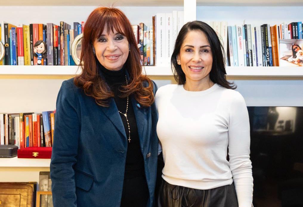 Cristina fernández denuncia un operativo policial ilegal en su casa y acusa a Bullrich de provocación