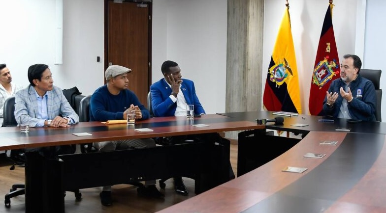 Deportistas respaldan gestión municipal para la rehabilitación del Estadio Atahualpa en Quito