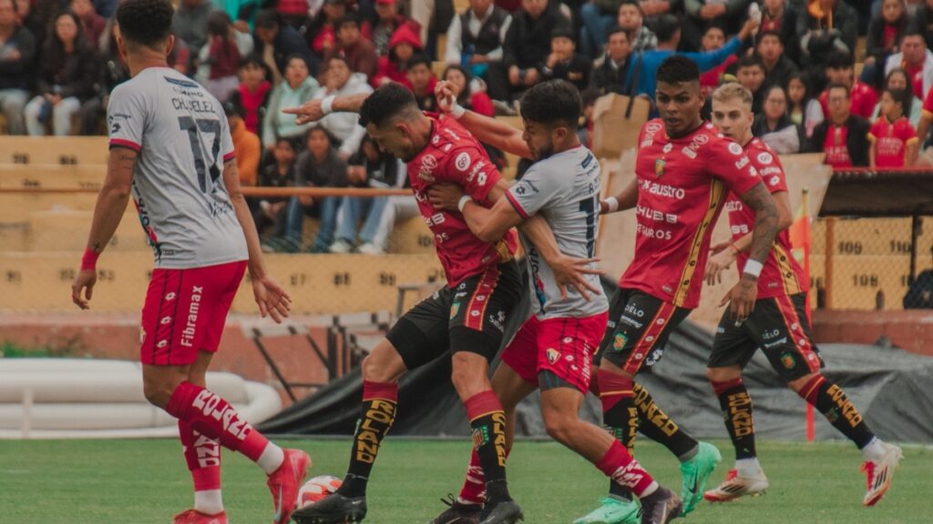 Deportivo Cuenca goleó 4-1 a El Nacional, los azuayos mostraron mayor nivel de juego durante todo el partido. (Dep. Cuenca).