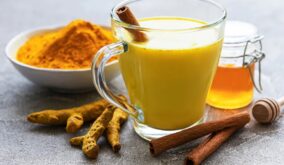 Descubre qué es la leche dorada y qué beneficios reales puede brindarte