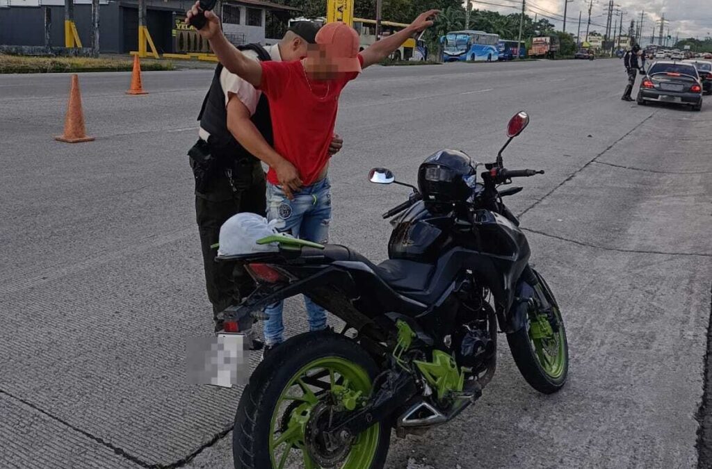 Detenido en Santo Domingo por conducir motocicleta robada operativo revela alerta activa