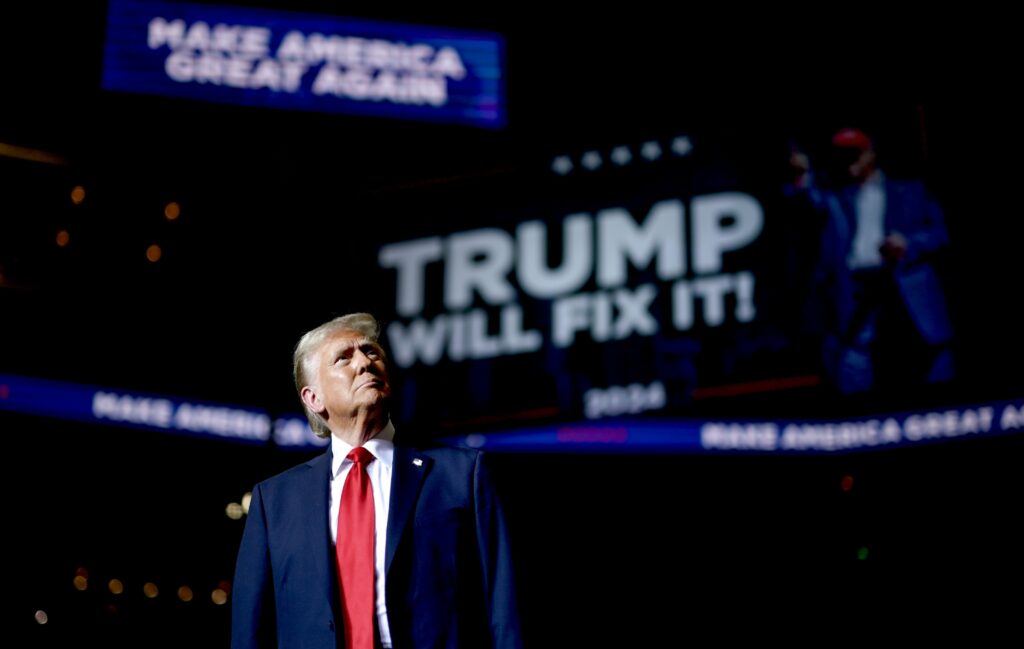 Donald Trump acusa a Elon Musk de volverse loco en disputa pública