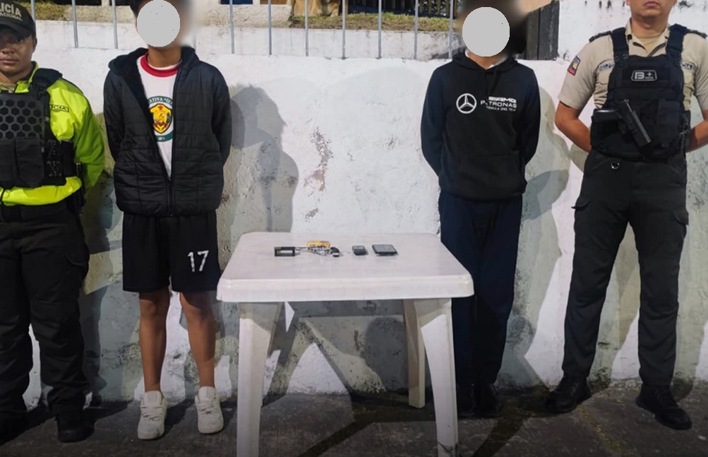 Dos estudiantes, de 14 y 15 años, resultaron aprehendidos el jueves 19 de junio en el Colegio Central Técnico, al norte de Quito.