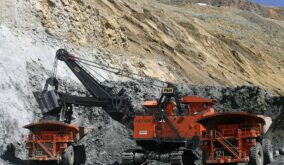 Ecuador endurece fiscalización a la minería $4.800 millones en juego por inversiones dormidas