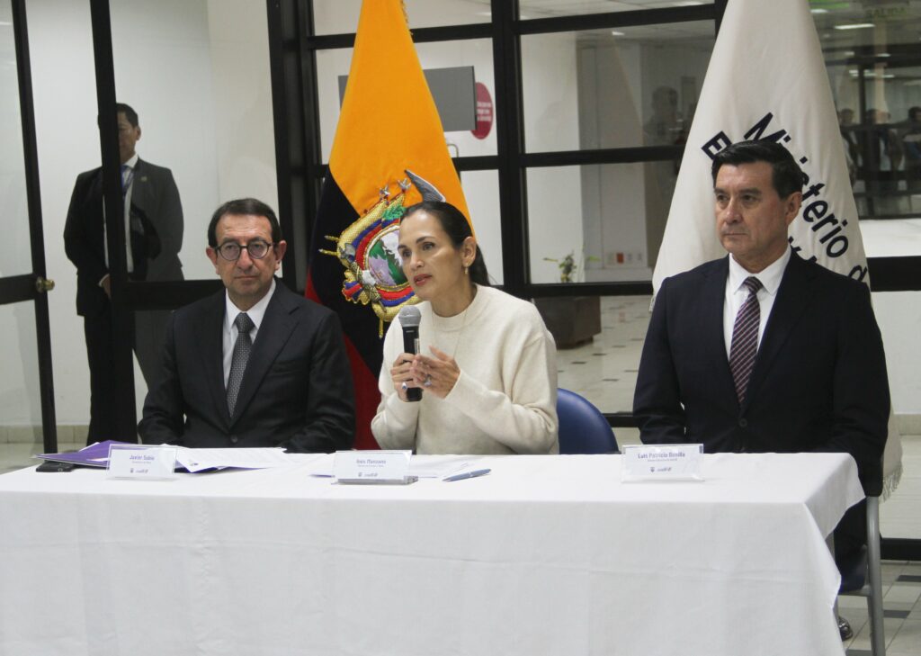 Ecuador inicia apertura gradual del catastro minero no metálico tras siete años